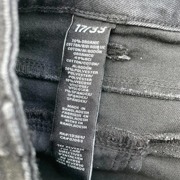 ARIYA Black Distressed Accents Jeans Shorts - frayed hem. 3 button up design - Picture 3 of 9